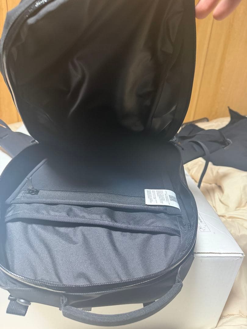 極美品　現行　arc'teryx arro22