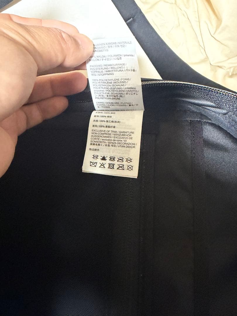 極美品　現行　arc'teryx arro22