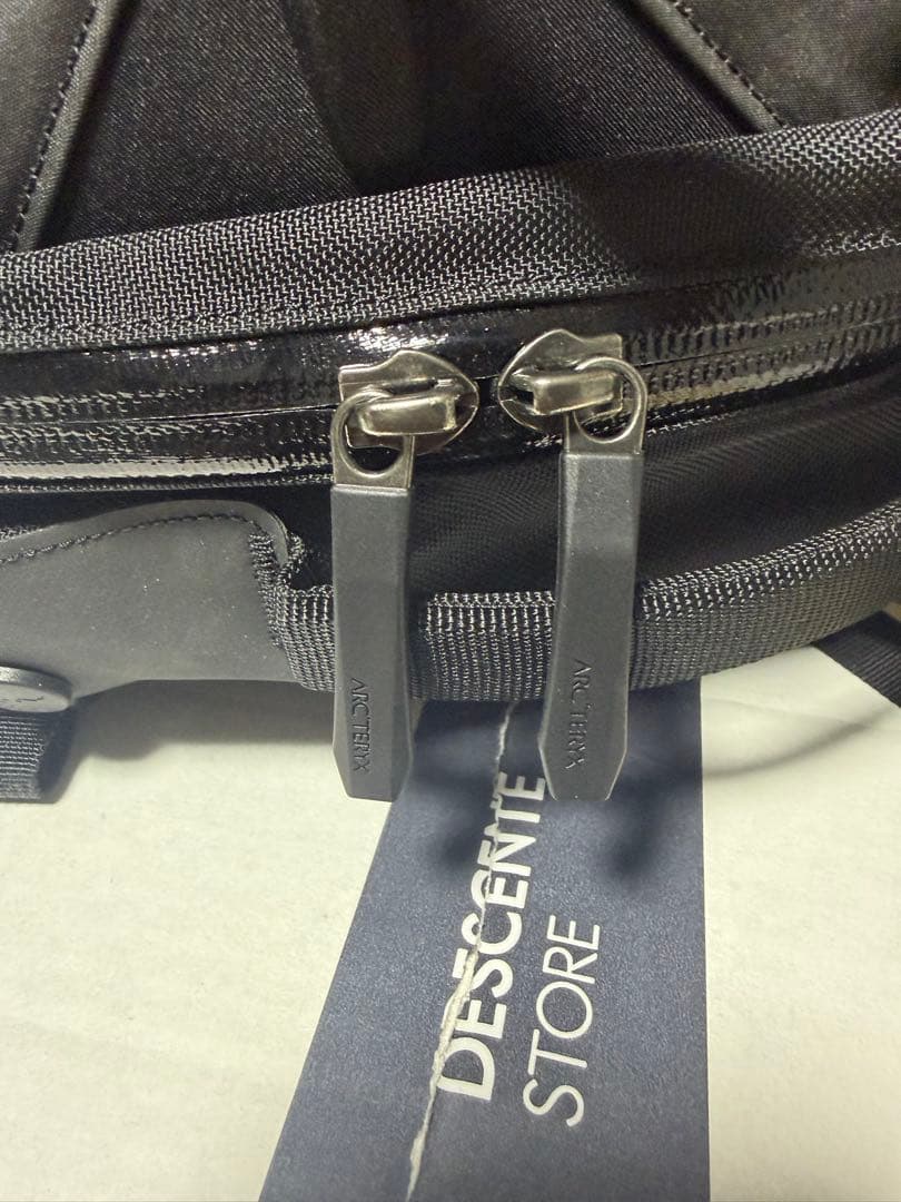 極美品　現行　arc'teryx arro22