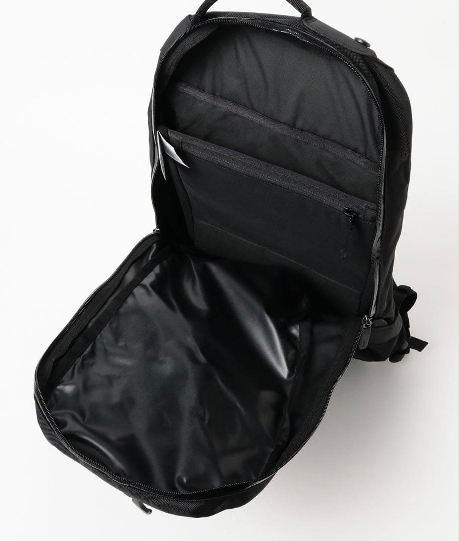 極美品　現行　arc'teryx arro22