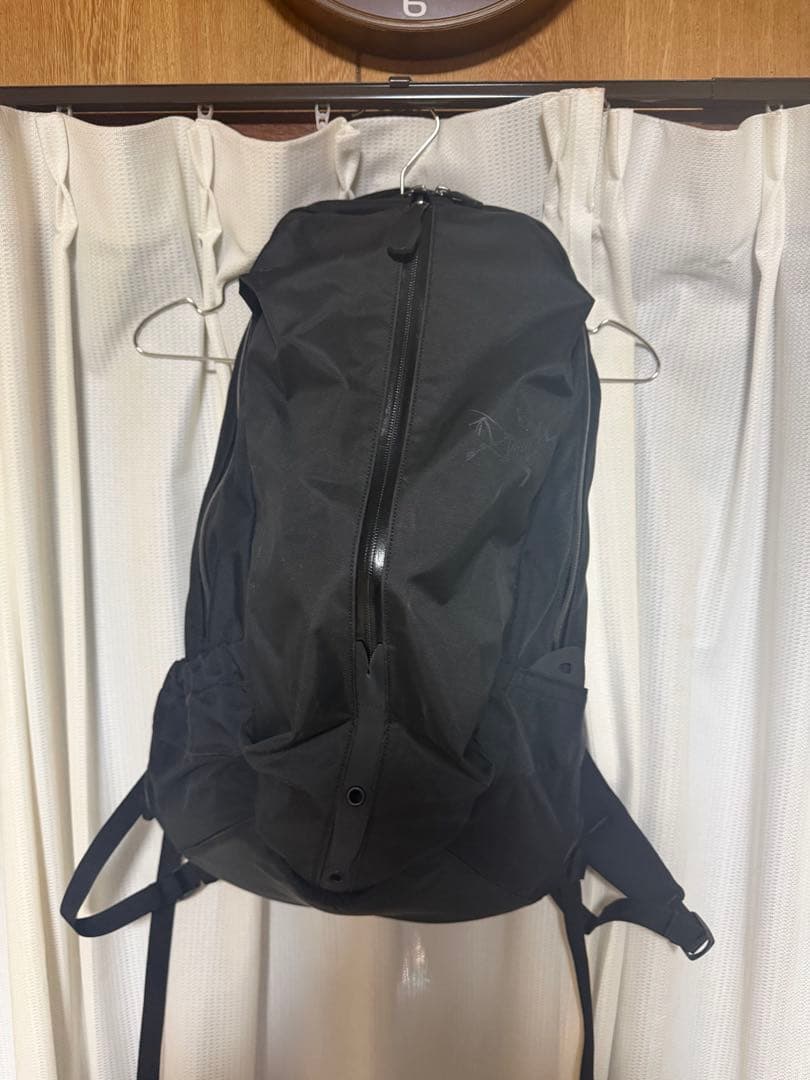 極美品　現行　arc'teryx arro22