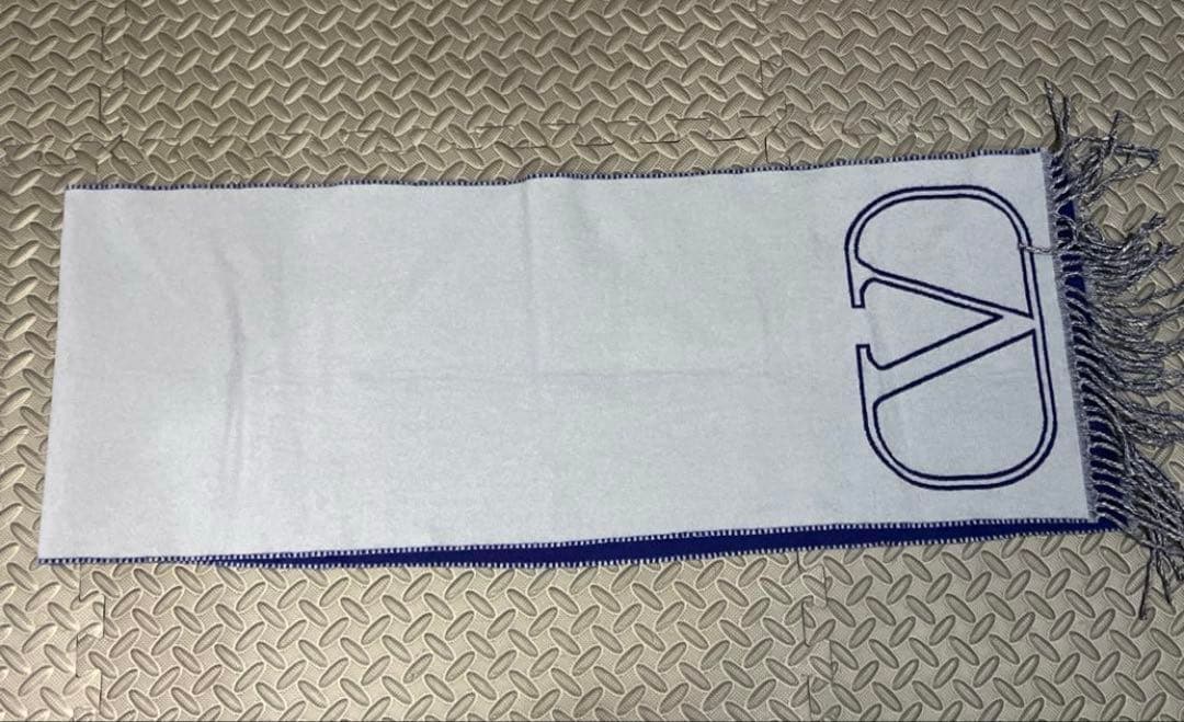 P*a様 正規品　ヴァレンティノ　定番　マフラー