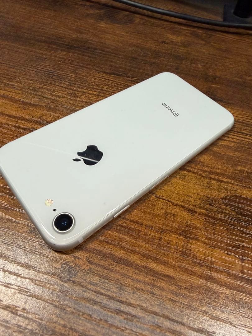 iPhone 8 ホワイト 64GB 画面割れ(ジャンク)