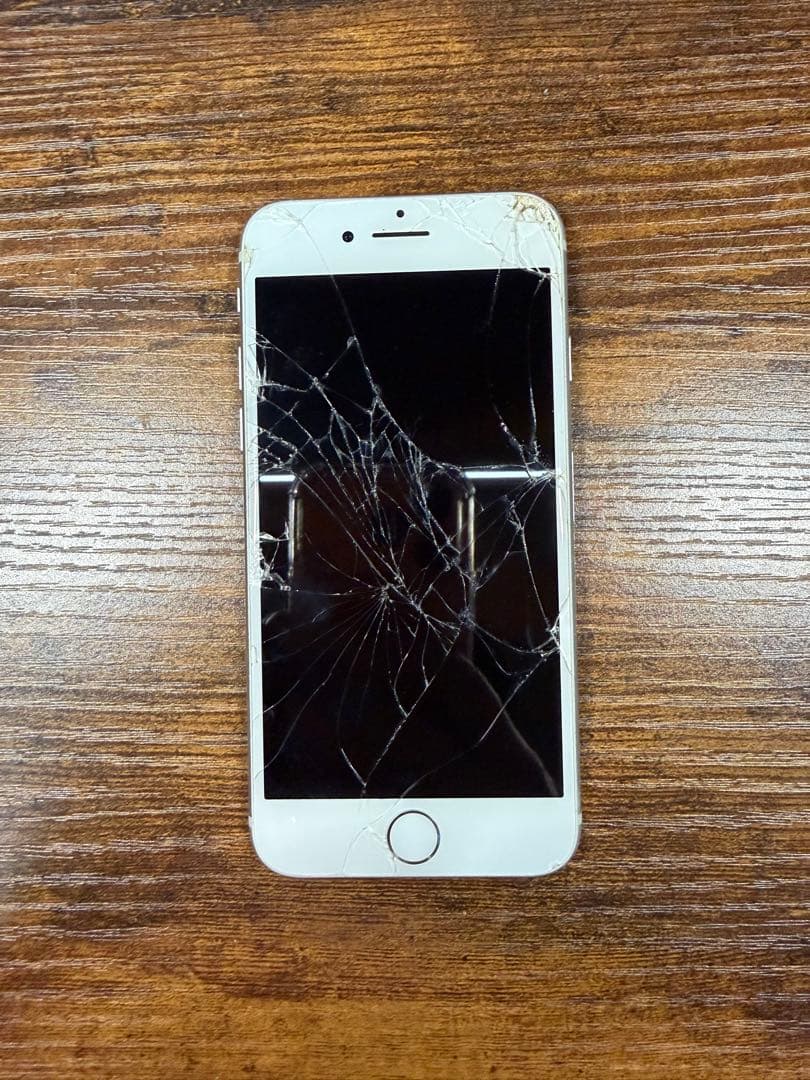 iPhone 8 ホワイト 64GB 画面割れ(ジャンク)