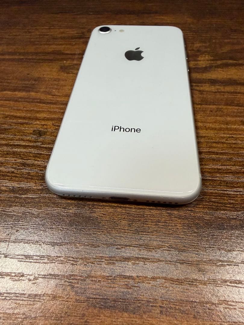 iPhone 8 ホワイト 64GB 画面割れ(ジャンク)