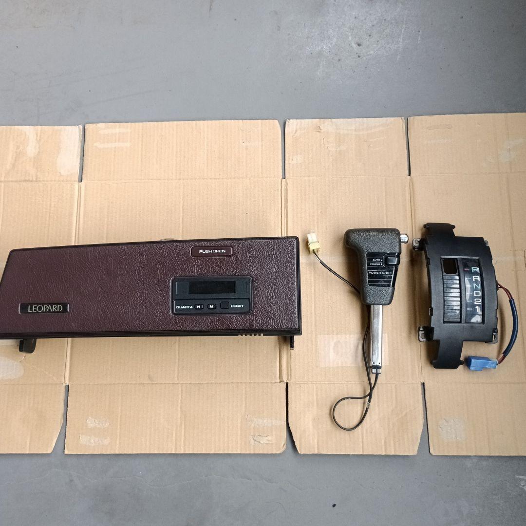 あっち日産LEOPARD前期型 I クォーツ時計機能付き