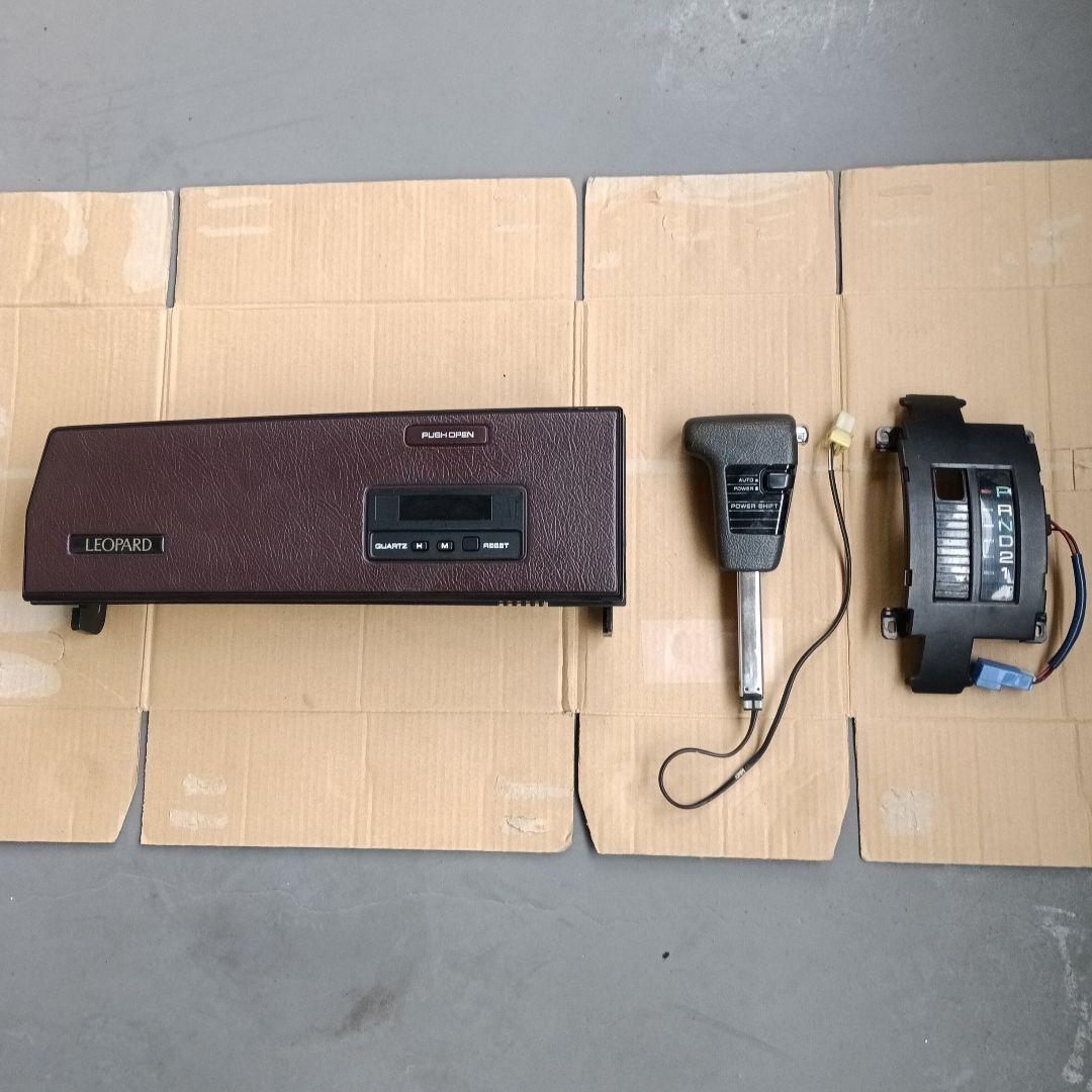 あっち日産LEOPARD前期型 I クォーツ時計機能付き