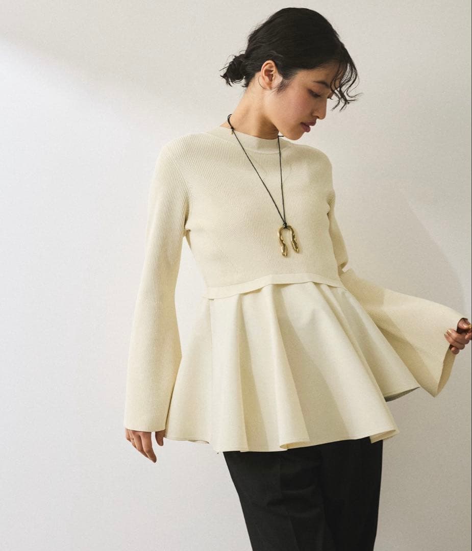 アダムエロペ　ペプラムコンビニットプルオーバー　オフホワイト