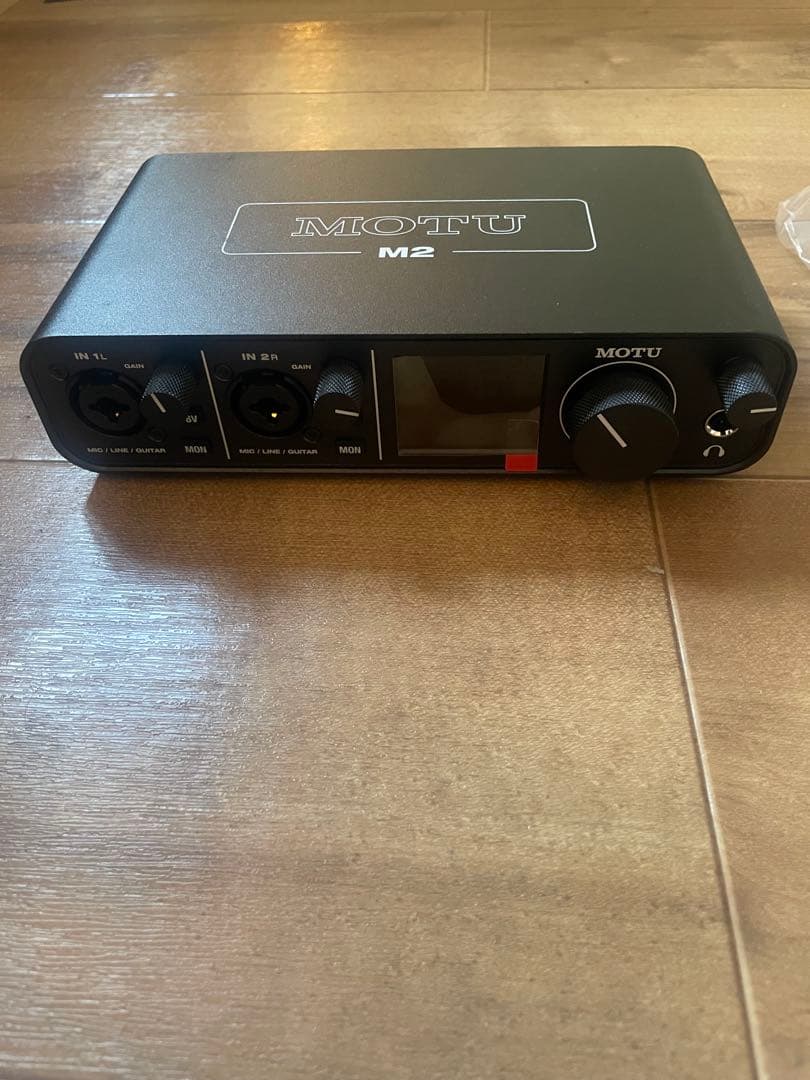 MOTU M2 オーディオインターフェイス 本体とUSBケーブル