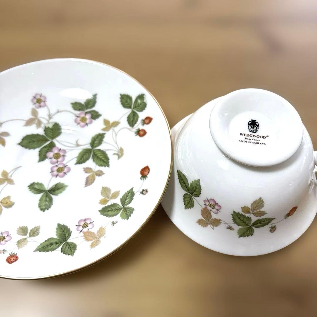  ワイルドストロベリー　大皿・サラダボール・ティーカップセット