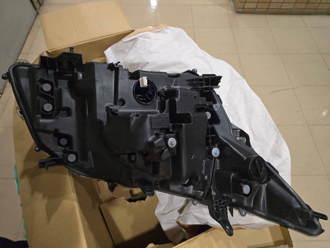 三眼左ヘッドライト　ヴェルファイア　DAA-AYH30W 　中古　手渡しOK