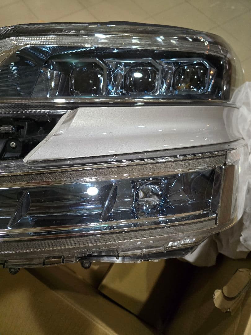 三眼左ヘッドライト　ヴェルファイア　DAA-AYH30W 　中古　手渡しOK