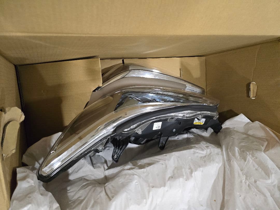 三眼左ヘッドライト　ヴェルファイア　DAA-AYH30W 　中古　手渡しOK