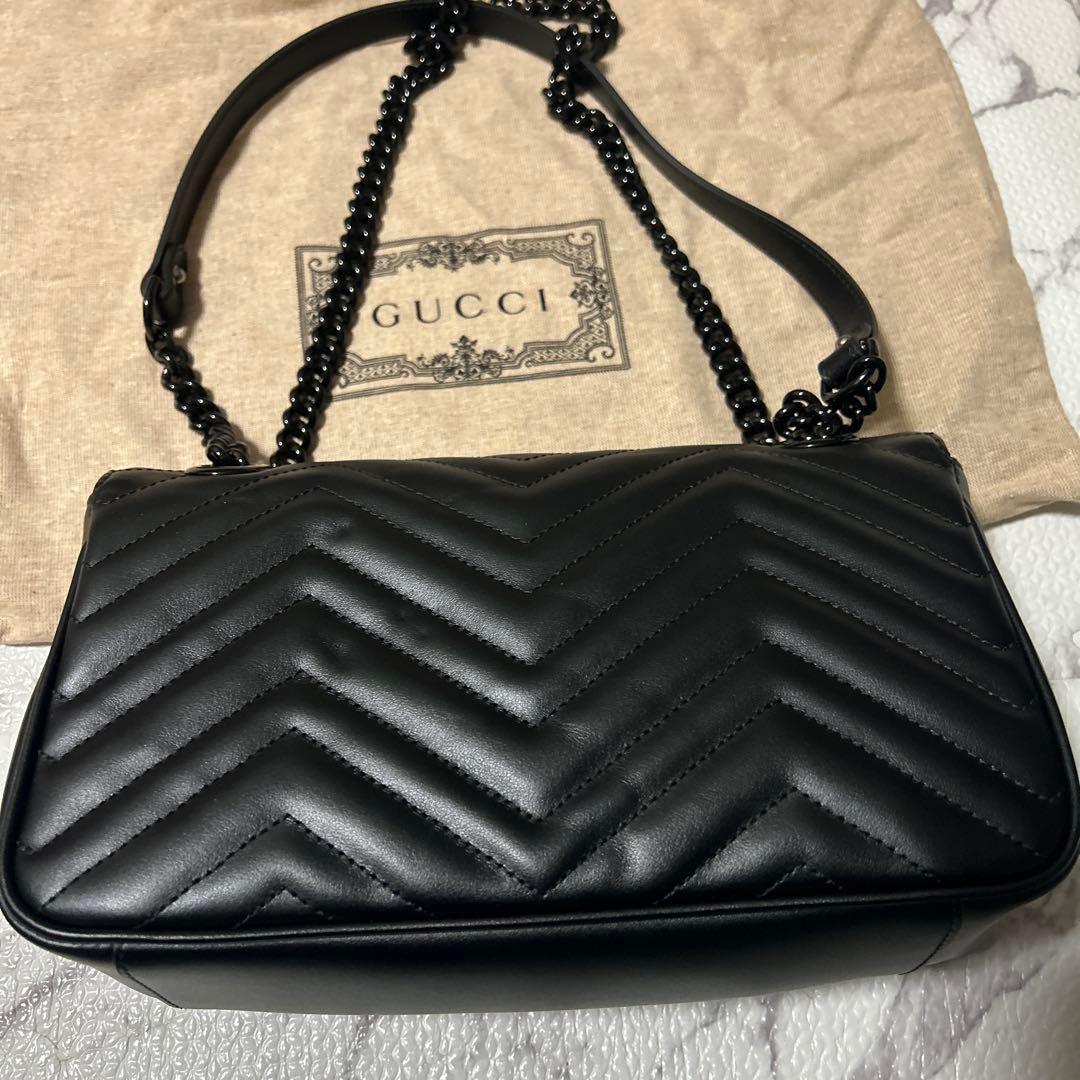 GUCCI ブラック レザー ショルダーバッグ