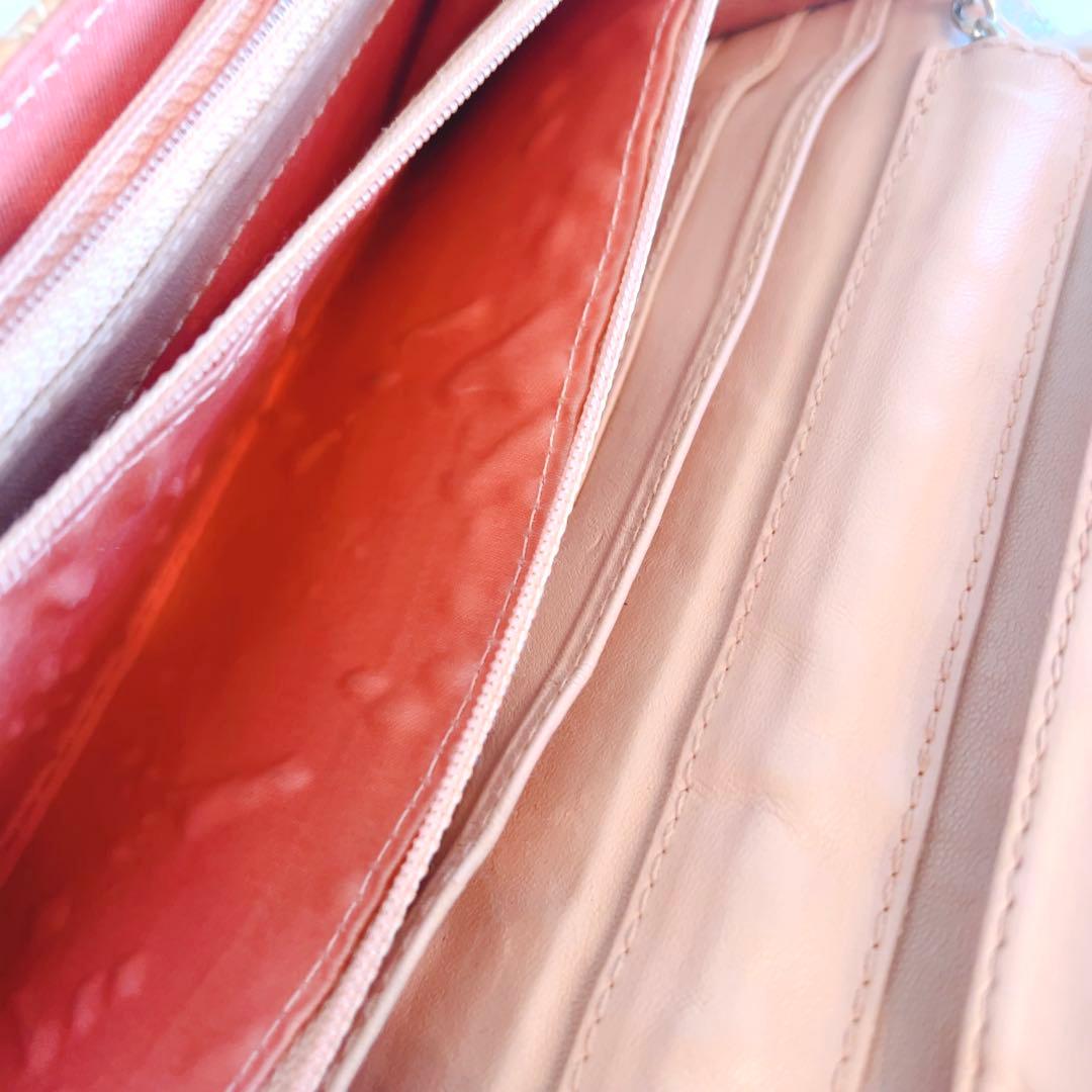 CHANEL ベージュ エナメル クラッチバッグ