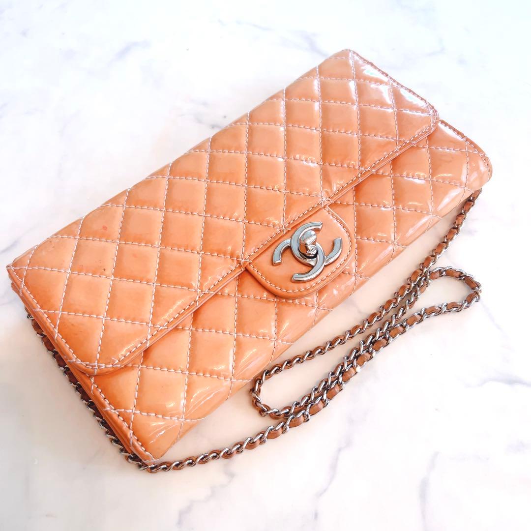 CHANEL ベージュ エナメル クラッチバッグ