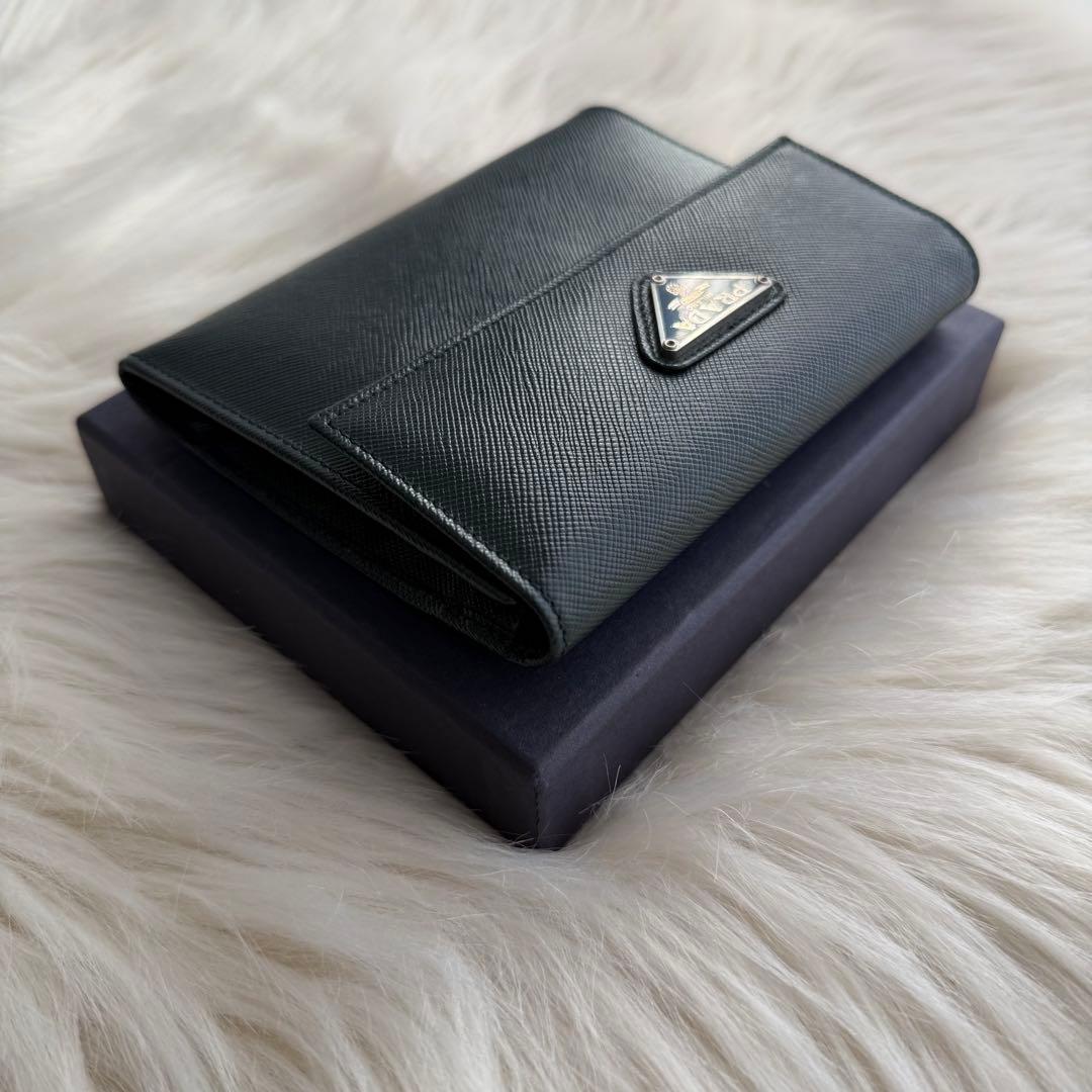 プラダ サフィアーノ 三つ折り財布 ダークグリーン 三角ロゴ