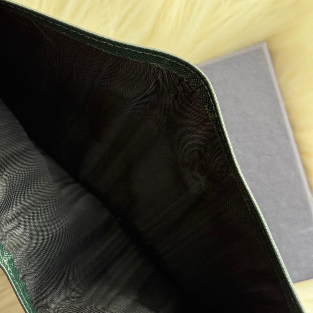 プラダ サフィアーノ 三つ折り財布 ダークグリーン 三角ロゴ