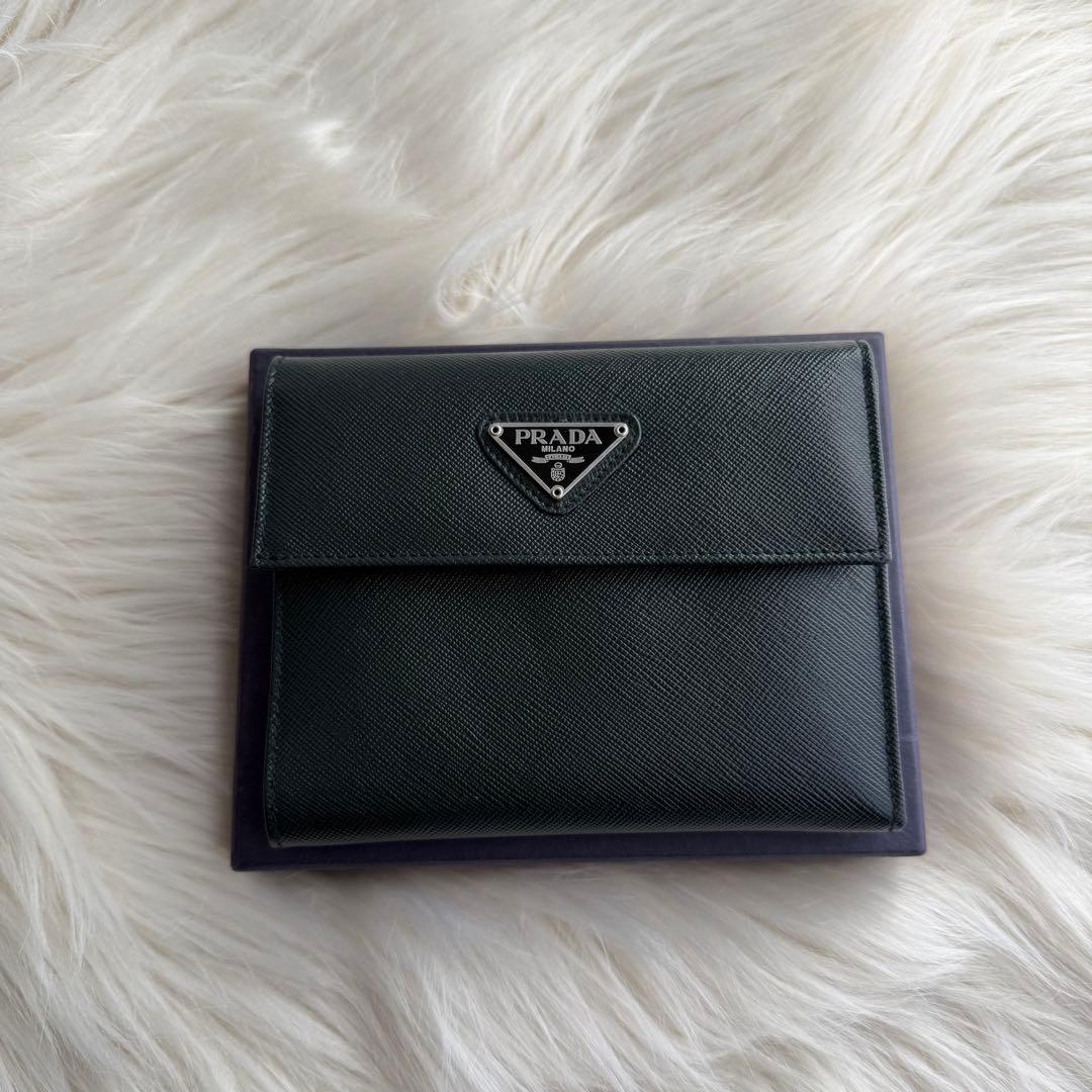 プラダ サフィアーノ 三つ折り財布 ダークグリーン 三角ロゴ