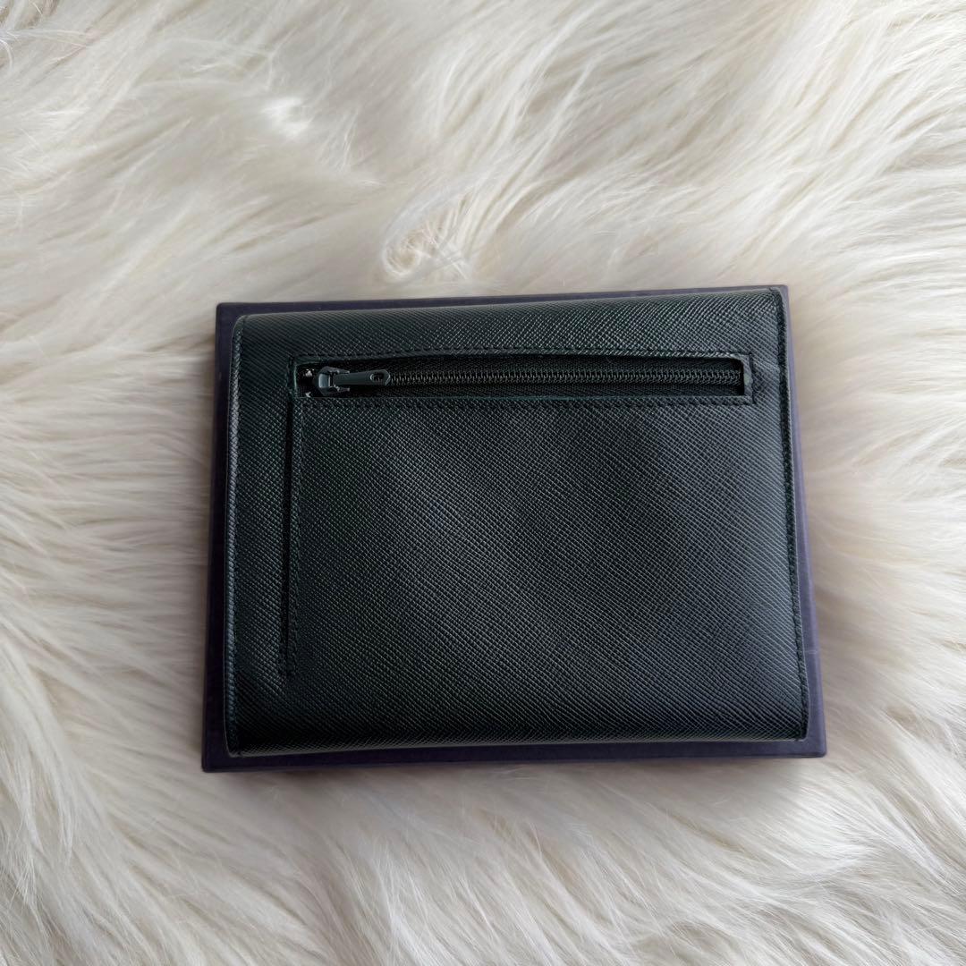 プラダ サフィアーノ 三つ折り財布 ダークグリーン 三角ロゴ