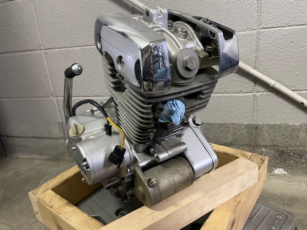 SUZUKI gn125 2F エンジン　純正