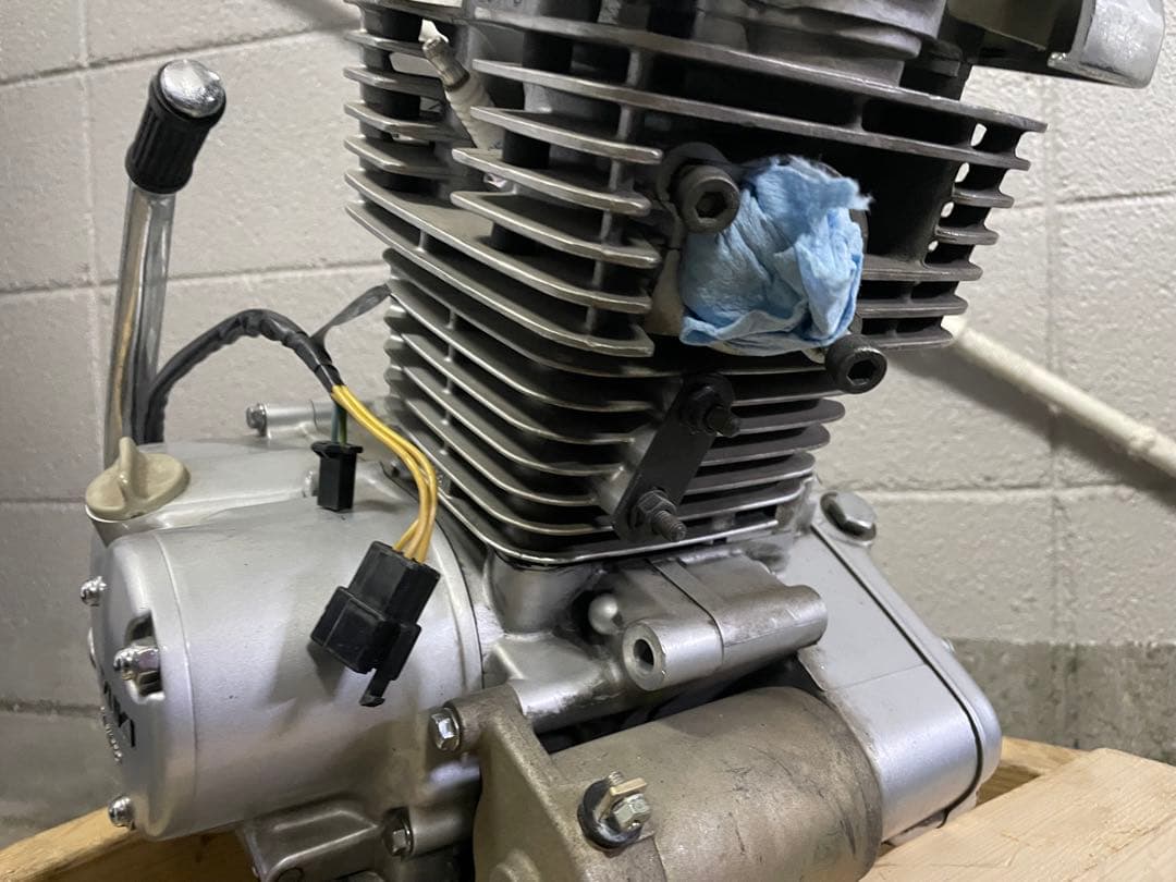 SUZUKI gn125 2F エンジン　純正