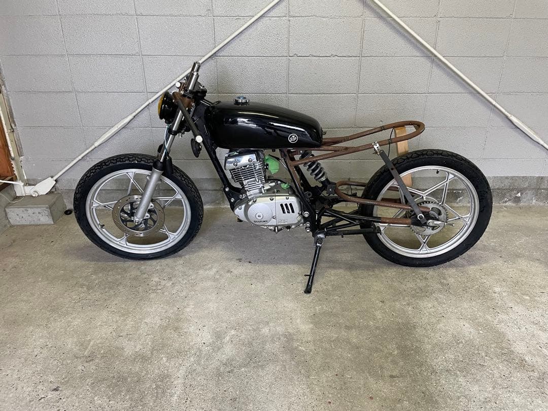 SUZUKI gn125 2F エンジン　純正