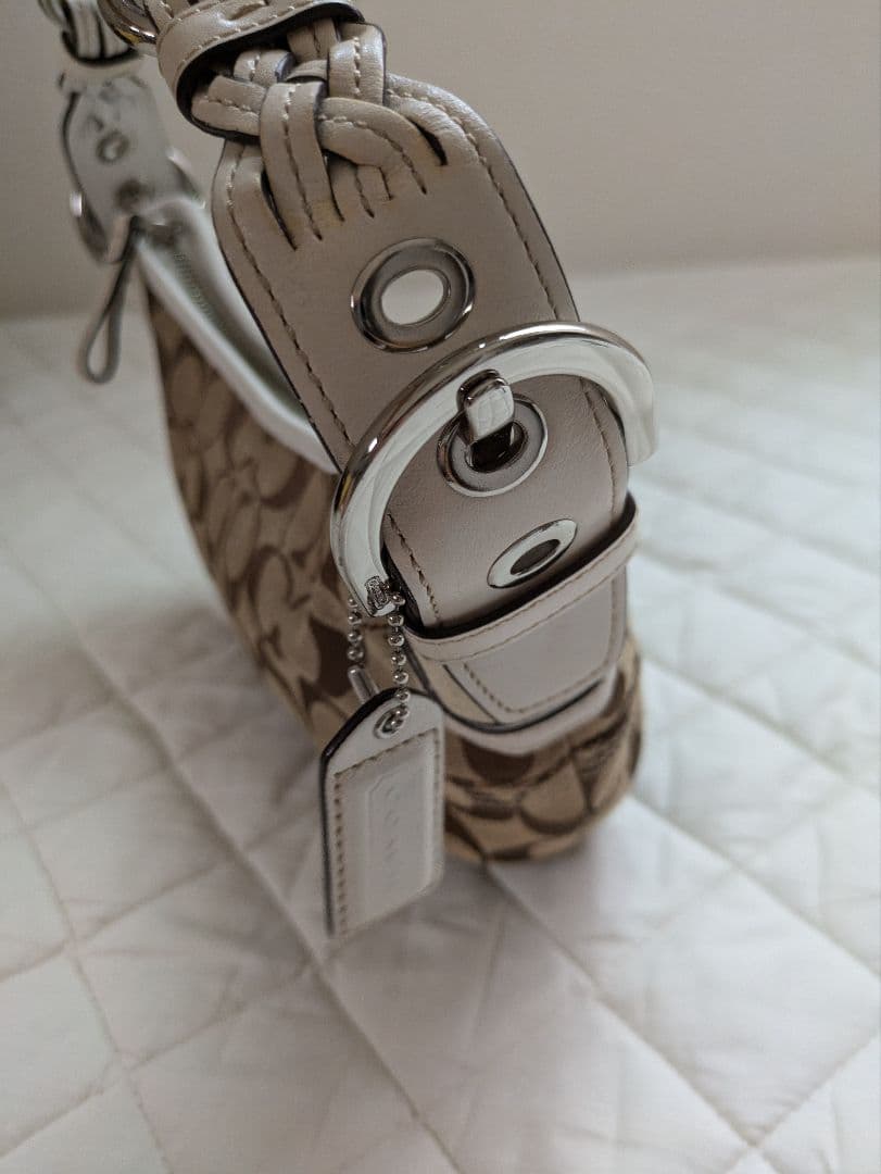 コーチcoach茶色シグネチャー模様キャンバス 半円形スモールホーボーバッグ