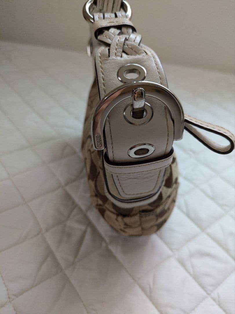 コーチcoach茶色シグネチャー模様キャンバス 半円形スモールホーボーバッグ