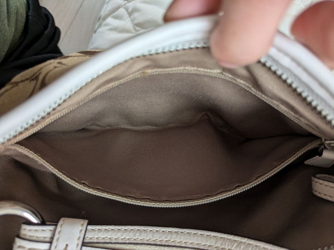 コーチcoach茶色シグネチャー模様キャンバス 半円形スモールホーボーバッグ