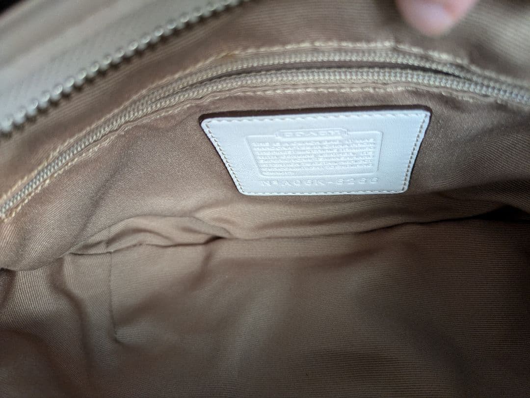 コーチcoach茶色シグネチャー模様キャンバス 半円形スモールホーボーバッグ