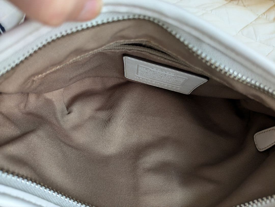 コーチcoach茶色シグネチャー模様キャンバス 半円形スモールホーボーバッグ