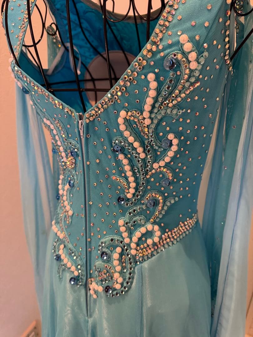 ダンスドレス　水色　(表示サイズＬ)