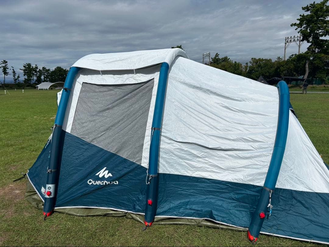 Quechua（ケシュア） エアーテント 4人用 ドーム型　【ポンプ付き】