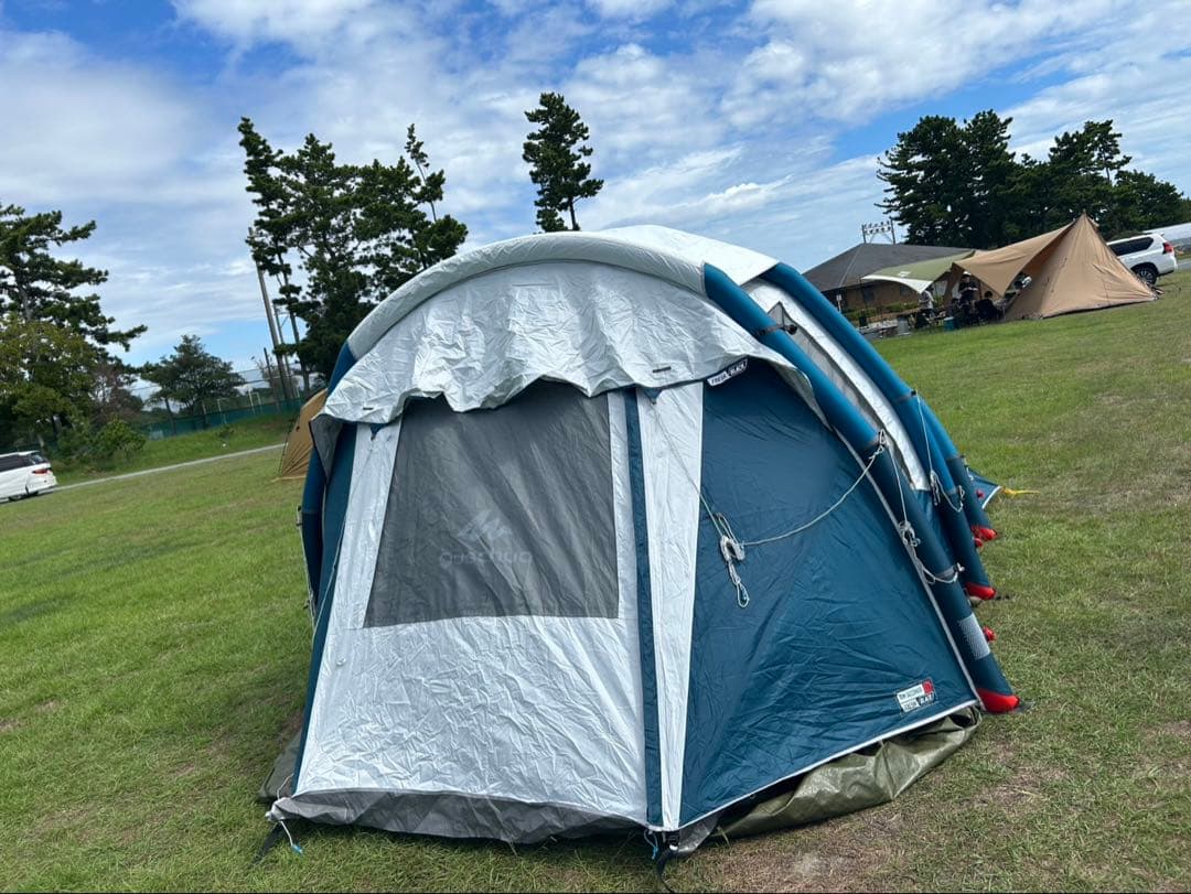 Quechua（ケシュア） エアーテント 4人用 ドーム型　【ポンプ付き】