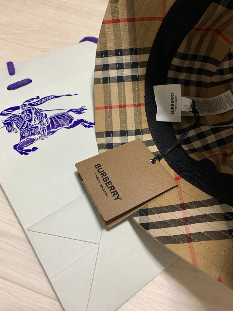バーバリー　コットンベルトバケットハット　ベージュ色