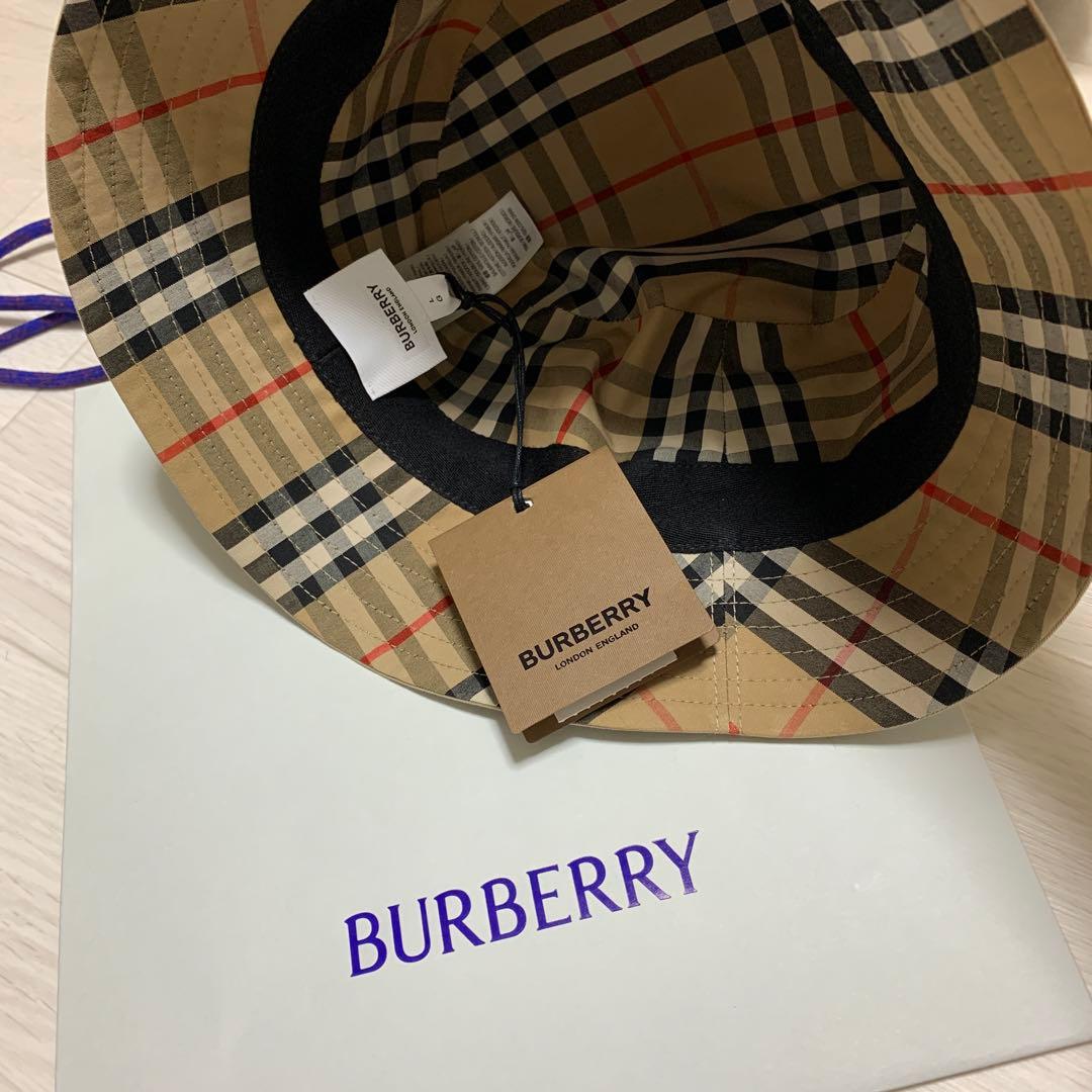 バーバリー　コットンベルトバケットハット　ベージュ色