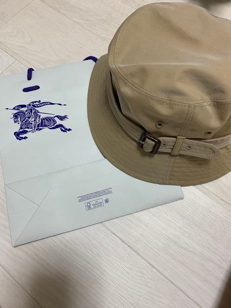 バーバリー　コットンベルトバケットハット　ベージュ色