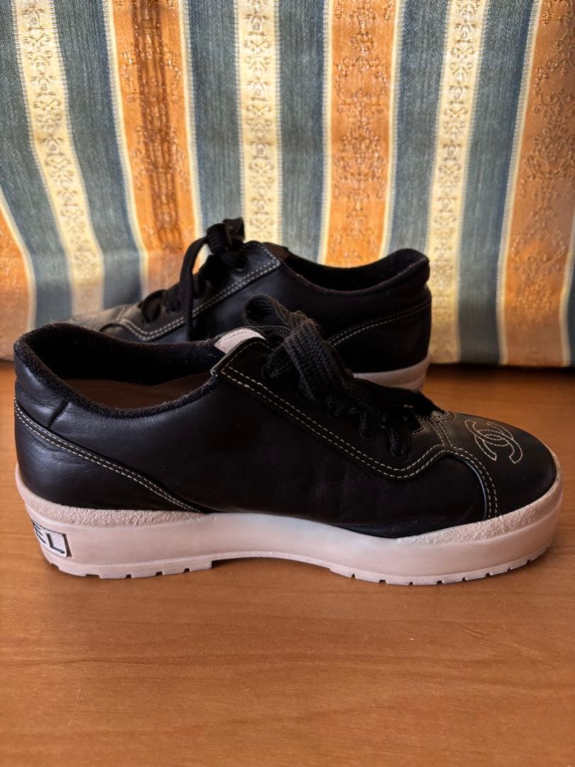 CHANEL ブラックレザー ココマークローカットスニーカー