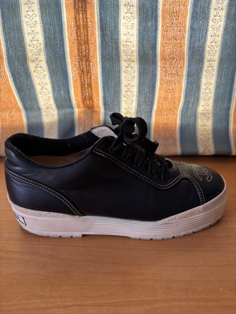 CHANEL ブラックレザー ココマークローカットスニーカー