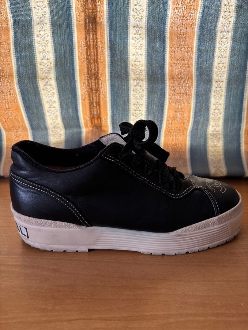 CHANEL ブラックレザー ココマークローカットスニーカー