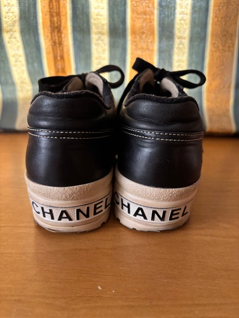 CHANEL ブラックレザー ココマークローカットスニーカー