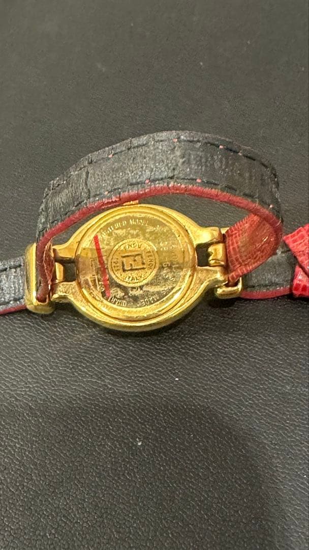 FENDI ゴールドレッドレザーバンド腕時計