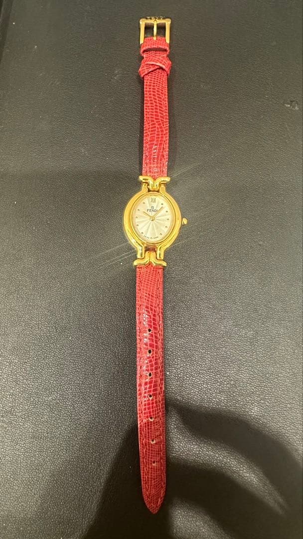 FENDI ゴールドレッドレザーバンド腕時計