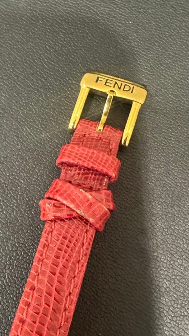 FENDI ゴールドレッドレザーバンド腕時計