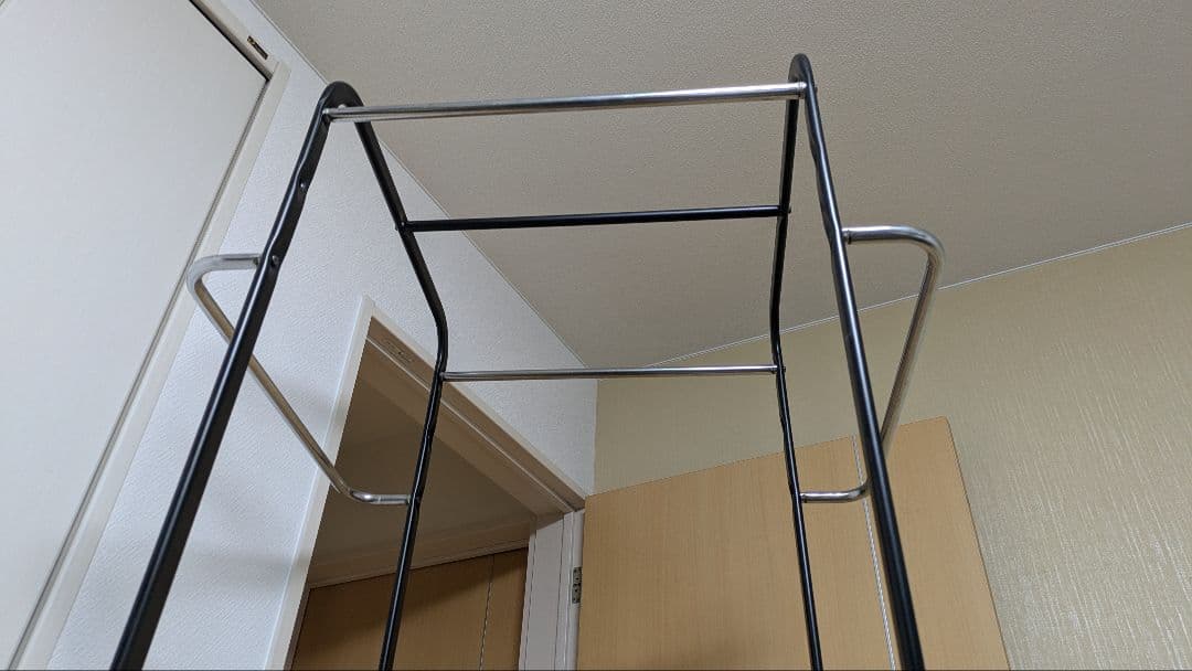 【美品】移動可能な黒の回転ハンガーラック