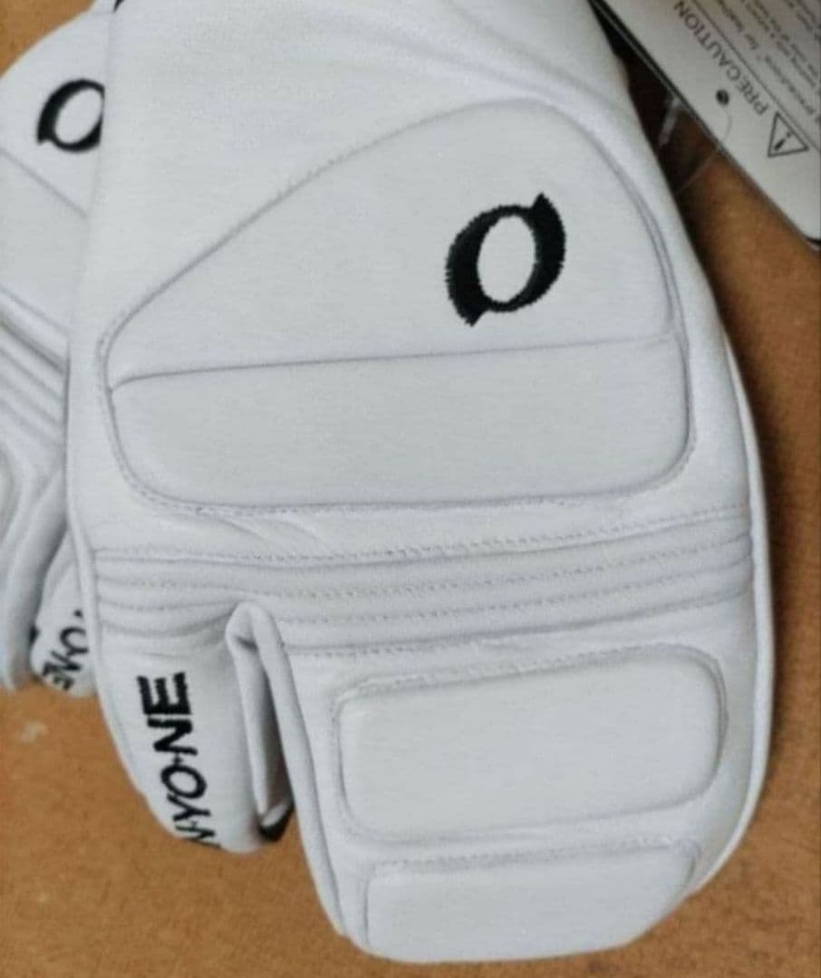 a 新品タグ付 ONYONE オンヨネ ミトンタイプ グラブ L