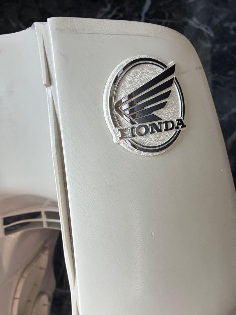 純正部品 エンブレム付き レッグシールド ココナッツホワイト スーパーカブ50