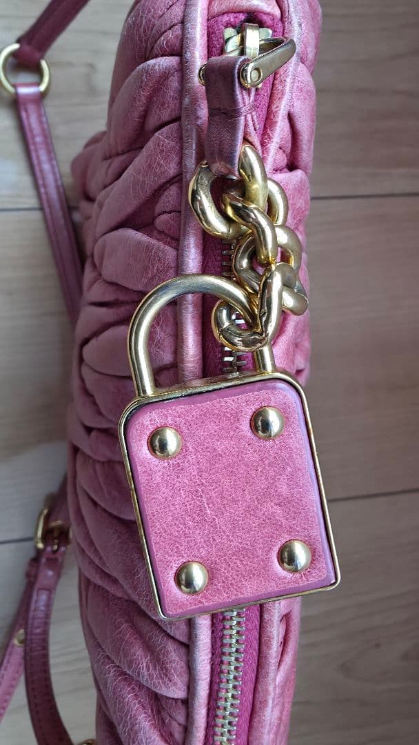 ミュウミュウ マテラッセ　マトラッセ　ミニバッグ　MIUMIU　ピンク