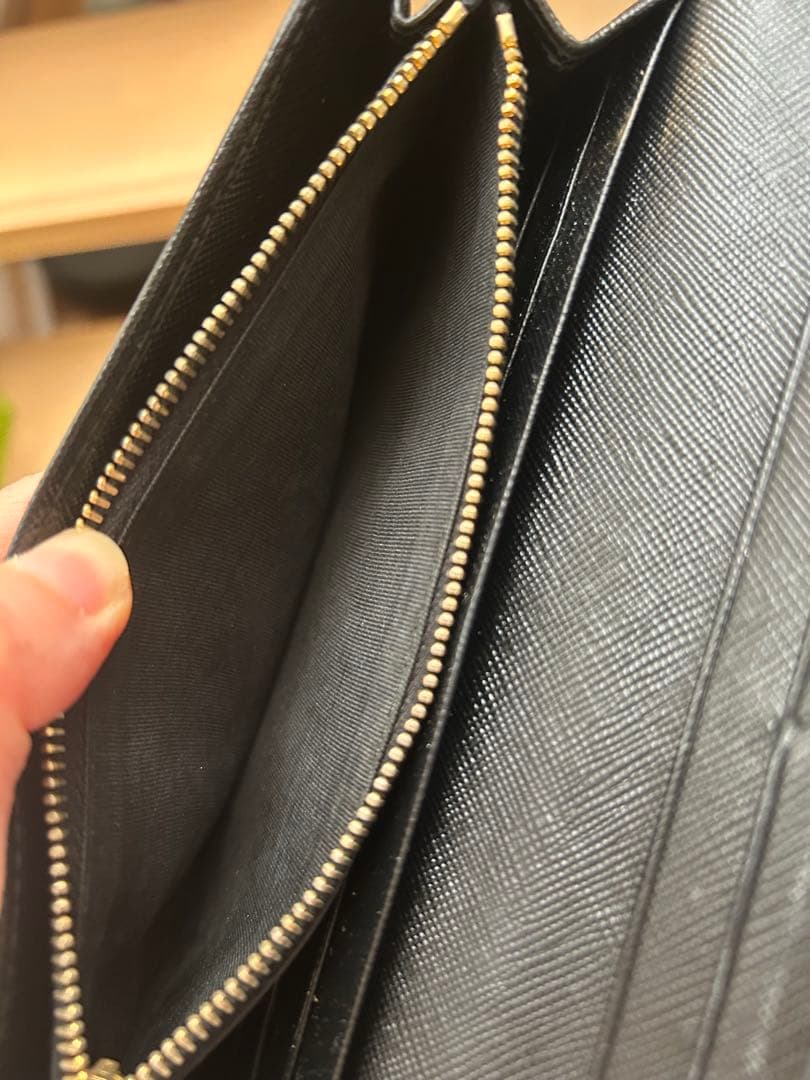PRADA 長財布　サフィアーノ　メタル　フラップ　ブラック ゴールドライン